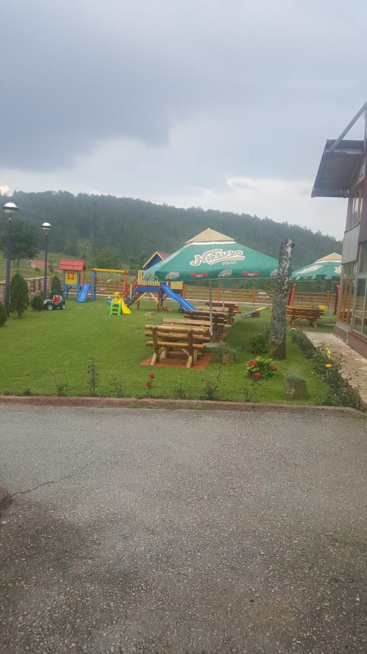 Готель Pansion I Restoran ,, Pogled" Han Pijesak Екстер'єр фото